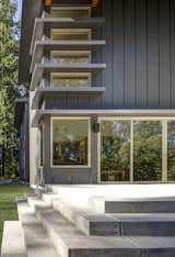 Daunted by the challenge of building a new home in Oregon from their existing residence in Minnesota, Rebecca and Peter Gadd chose a prefab design by Stillwater Dwellings. “The packages and set design options kept us from feeling overwhelmed,” Rebecca says.