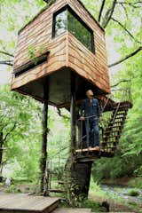 Japanese architect Takashi Kobayashi of the Tree House People has been declared a “tree house master” by Design Made in Japan. Seamlessly integrating nature and design, this tiny tree house is certainly not just for children.
