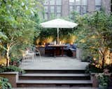 10 Modern Gardens That Freshen Up Traditional Homes