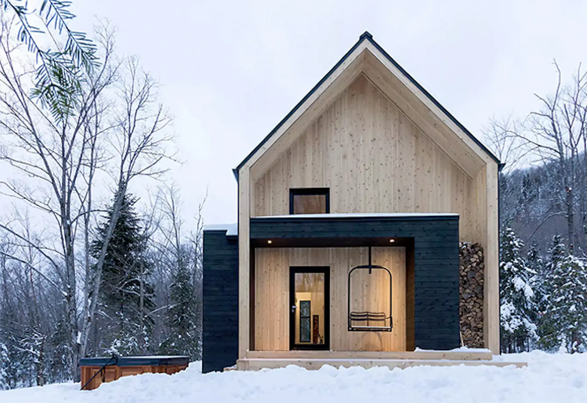 Just 10 minutes away from Quebec’s popular ski area Le Massif de Charlevoix, this Scandinavian-inspired cabin is much larger than it looks, and can comfortably accommodate up to 14 guests.