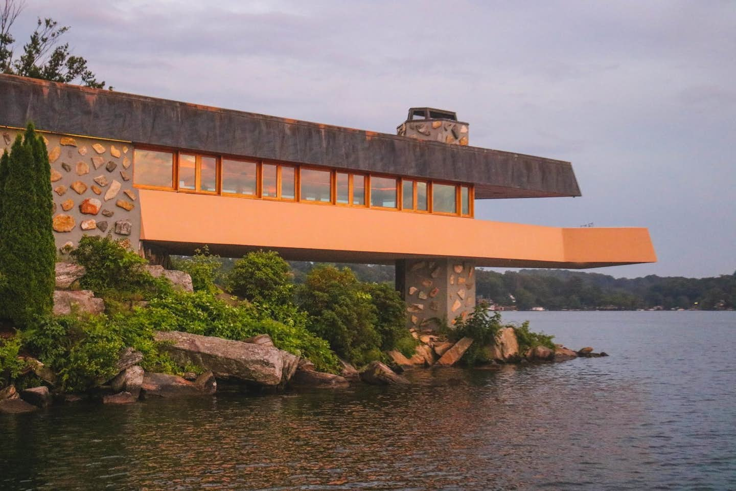 a-home-on-a-private-island-that-s-based-on-a-frank-lloyd-wright-design