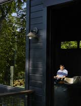 A recessed sliding door by Jeld-Wen opens from the kitchen onto  a perch deck.


Scaly Mountain, North Carolina
Dwell Magazine : September / October 2017