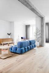 A Family’s Loft in Poland Gets a Minimalist Renovation That’s Both Elegant and Functional - Photo 11 of 12 - 