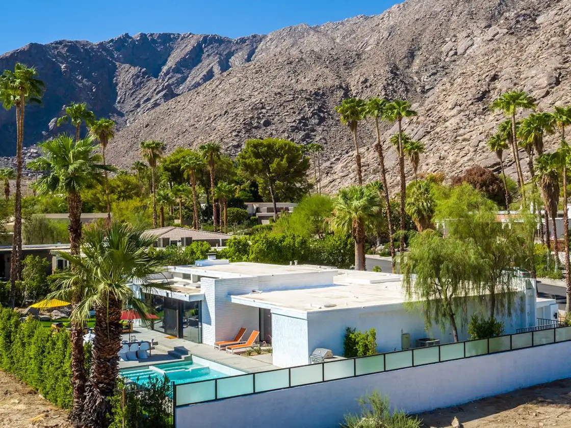 Photo 6 of 13 in 8 MidcenturyModern Vacation Homes You Can Rent in Palm Springs Dwell