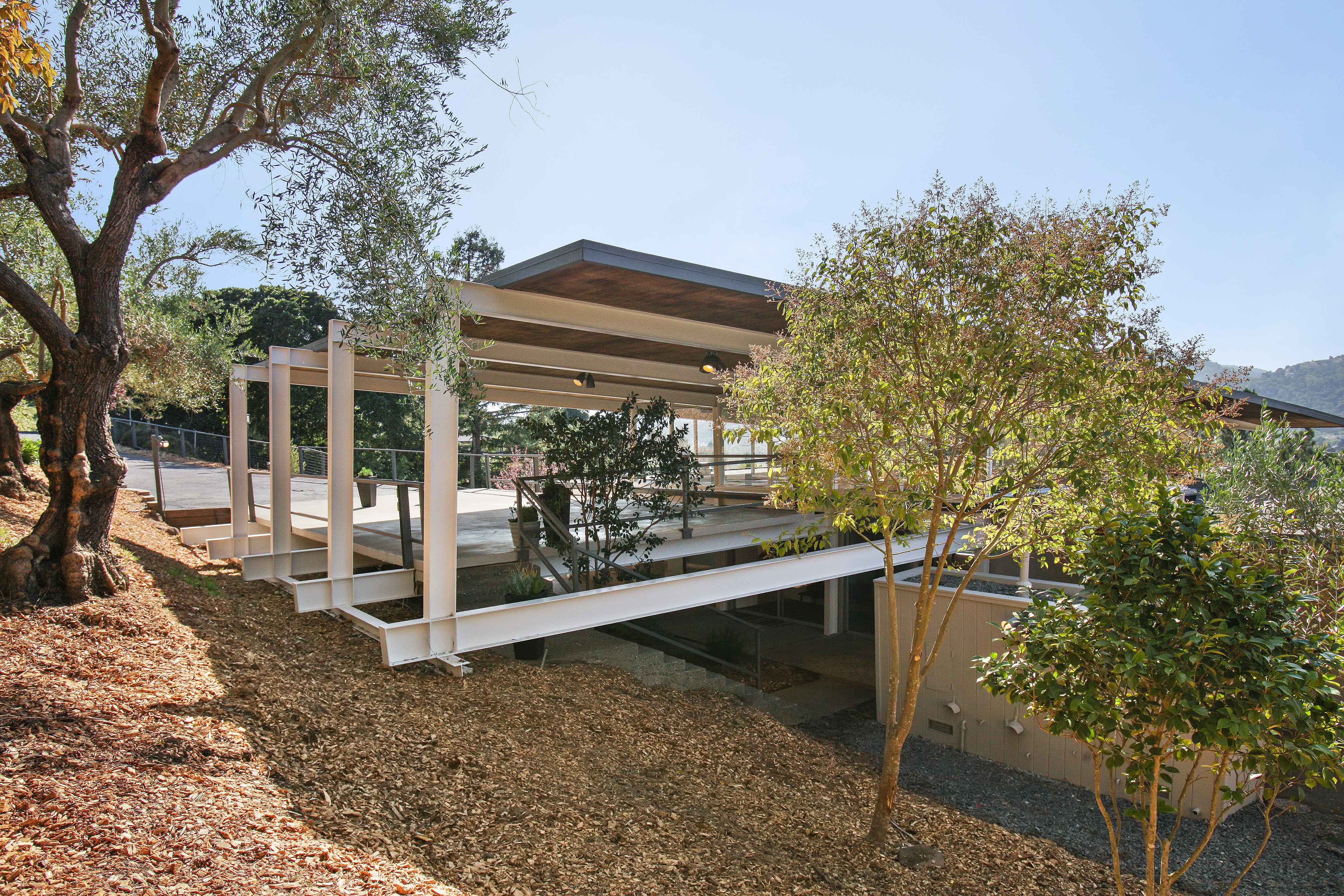 Spend the Night in an Iconic Case Study House North of San