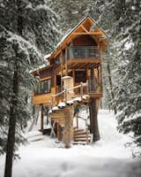 Exterior, Cabin Building Type, Gable RoofLine, Treehouse Building Type, and Wood Siding Material  Photo 2 of 7 in Montana Treehouse Retreat by Dwell