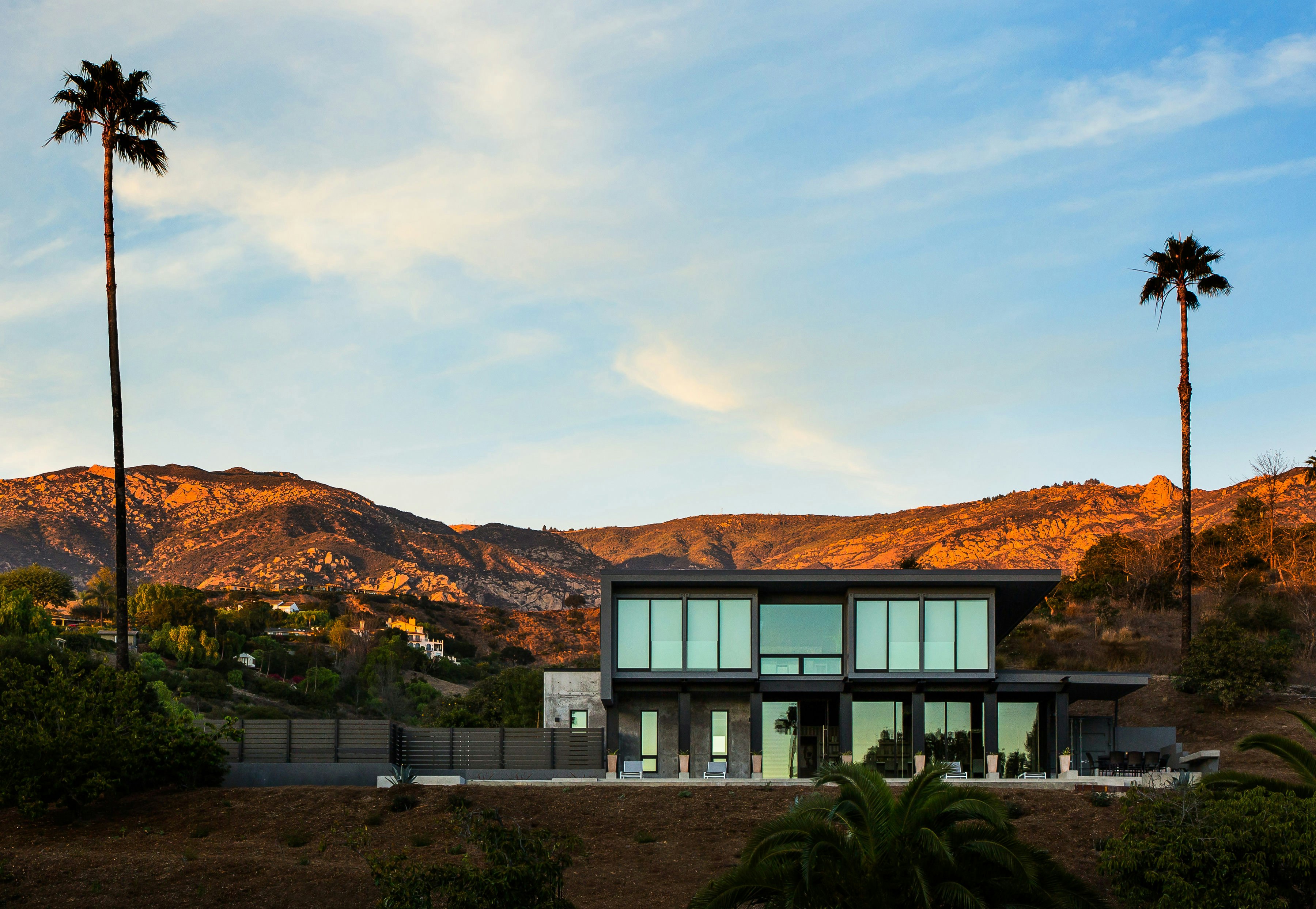 Santa Barbara Shipping Container House - IPME