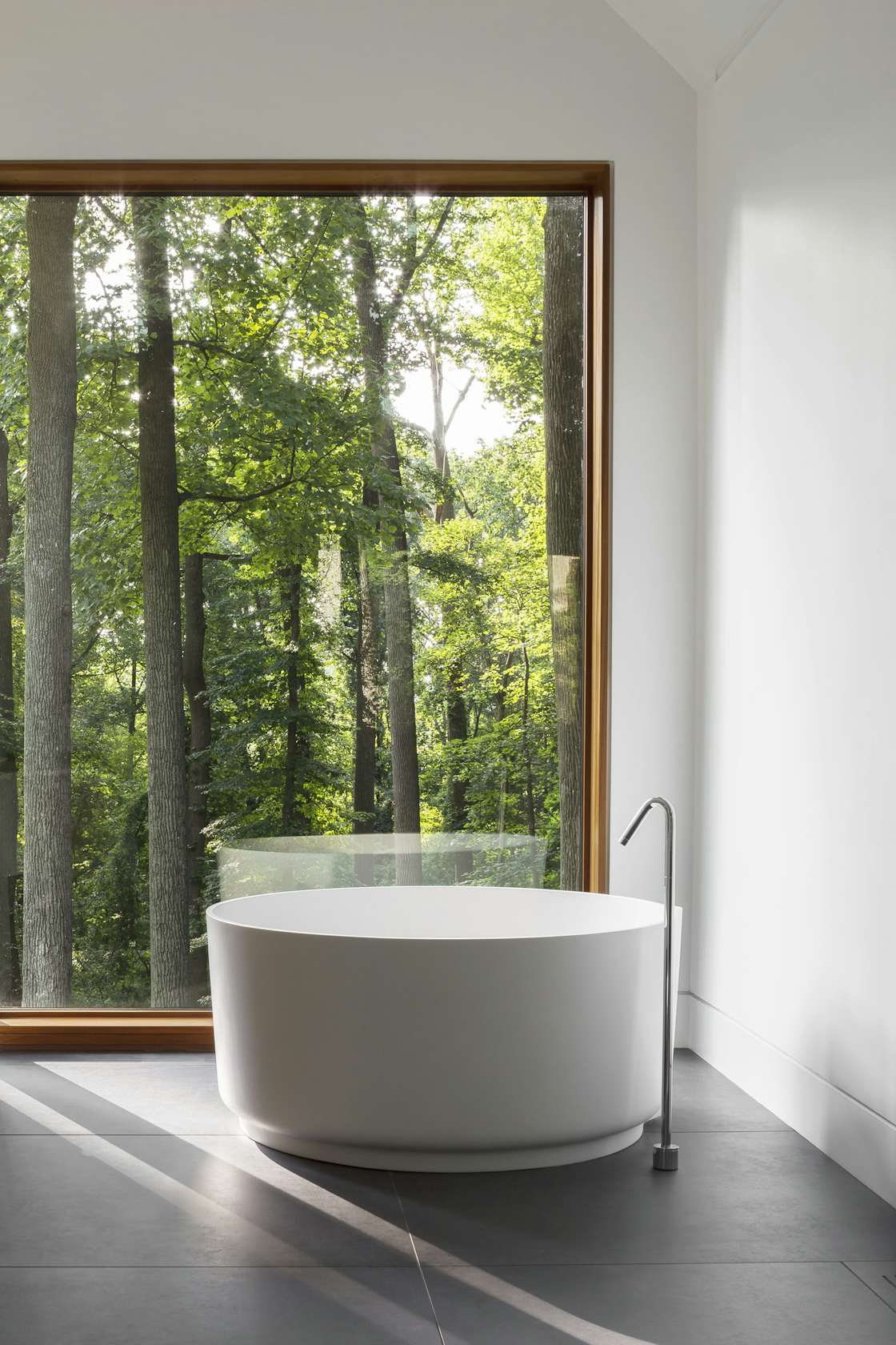 Freestanding Tubs in Prime Setups (22 Photos) Dwell