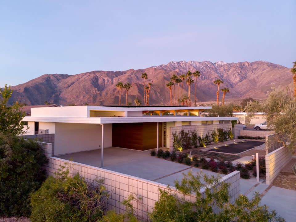 Step Inside Palm Springs’ Latest Indoor/Outdoor Prefab Home - Dwell