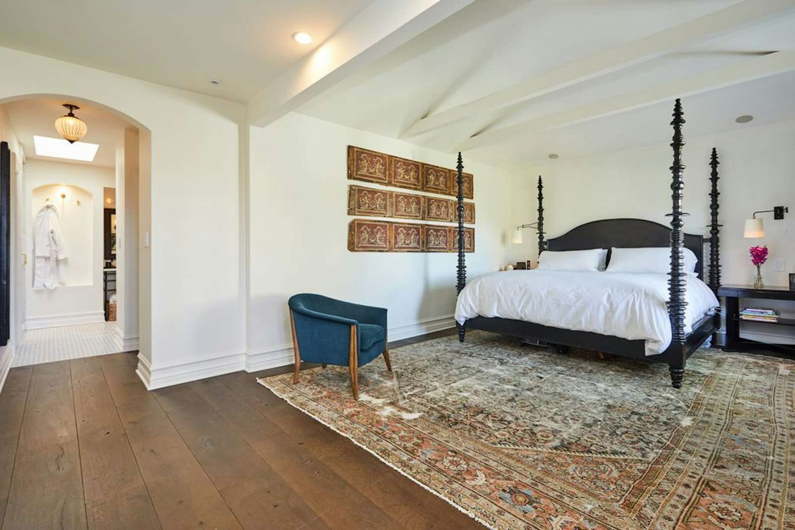 John Stamos of “Full House” Lists His Bachelor Pad of 14 Years For 6