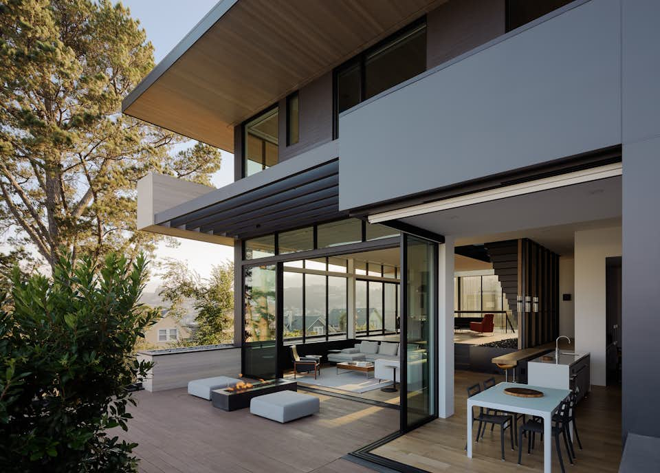 This Home’s Glazed Facade Embraces Natural Light and Changing Daylight ...