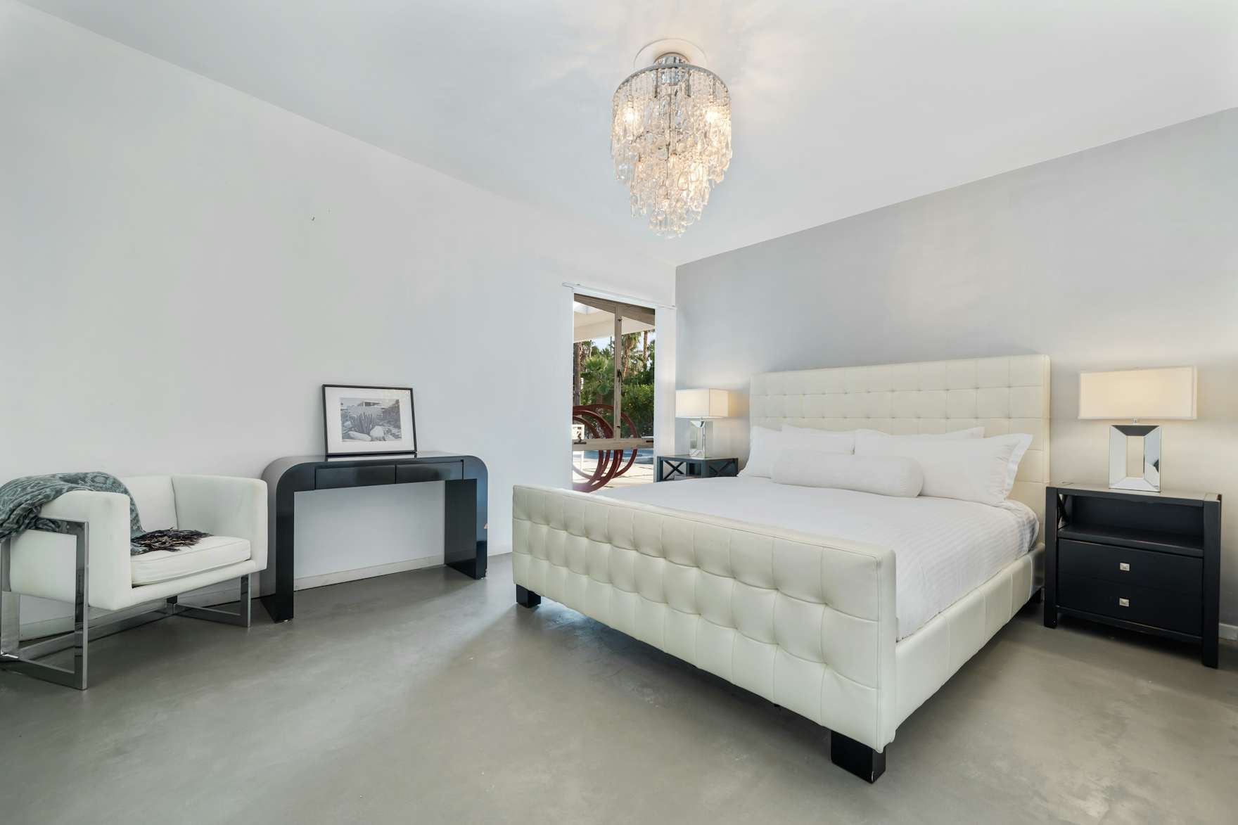 An Iconic Old Hollywood Hang in Palm Springs Relists for 1.4M Dwell