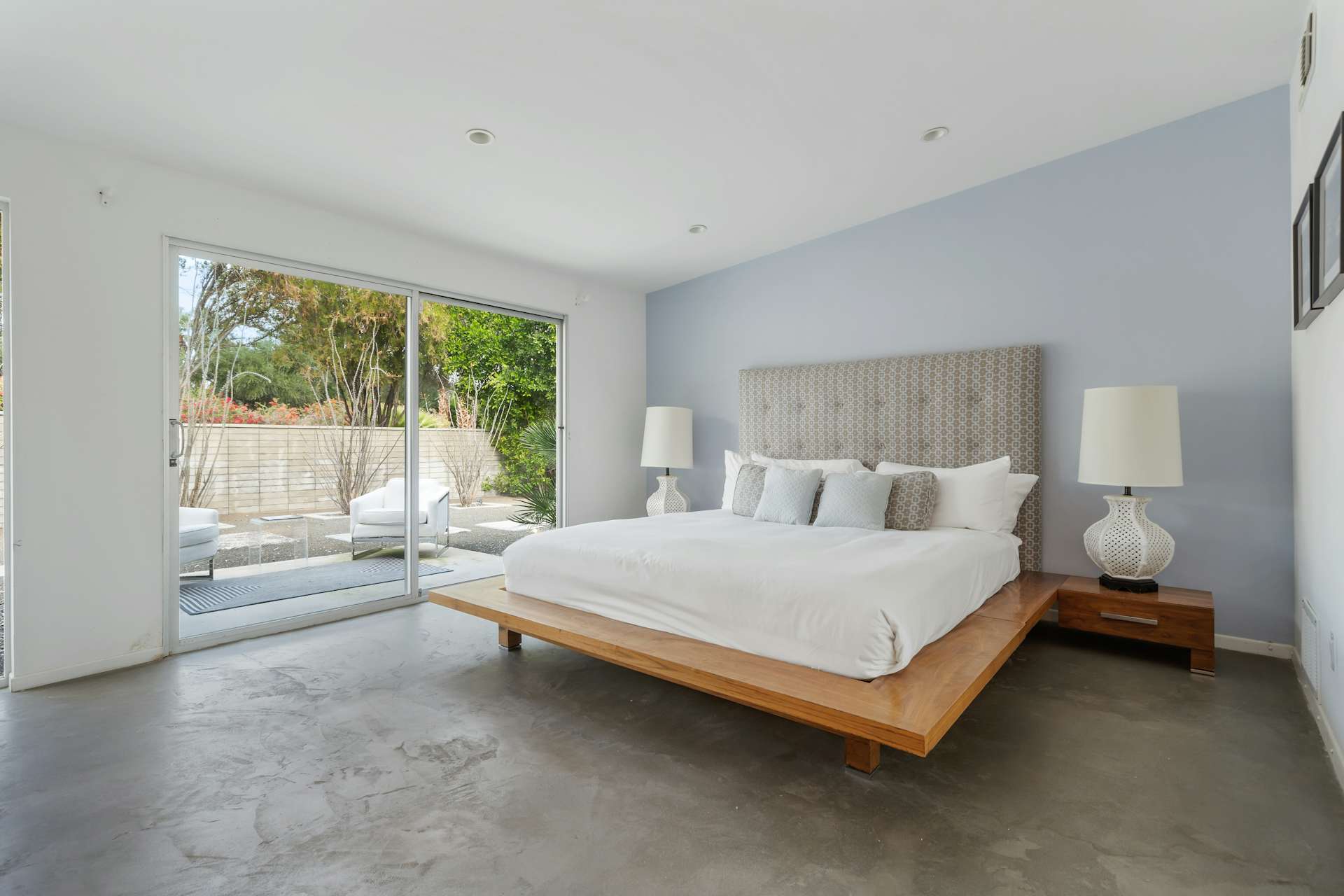 An Iconic Old Hollywood Hang in Palm Springs Relists for 1.4M Dwell