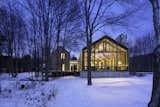 At Lake|Flato’s Clinton Corners residence, Bensonwood’s off-site fabrication enabled an aggressive eight-month construction schedule in the middle of New York’s winter.