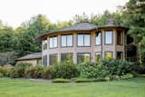 Based in Asheville, North Carolina, Deltec Homes is a hybrid manufacturer specializing in custom home design using prefabricated construction methods.