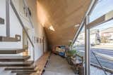A Japanese Painter’s Wedge-Shaped Home Tucks its Living Space Behind a Gallery Wall - Photo 4 of 10 - 