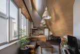 A Japanese Painter’s Wedge-Shaped Home Tucks its Living Space Behind a Gallery Wall - Photo 8 of 10 - 