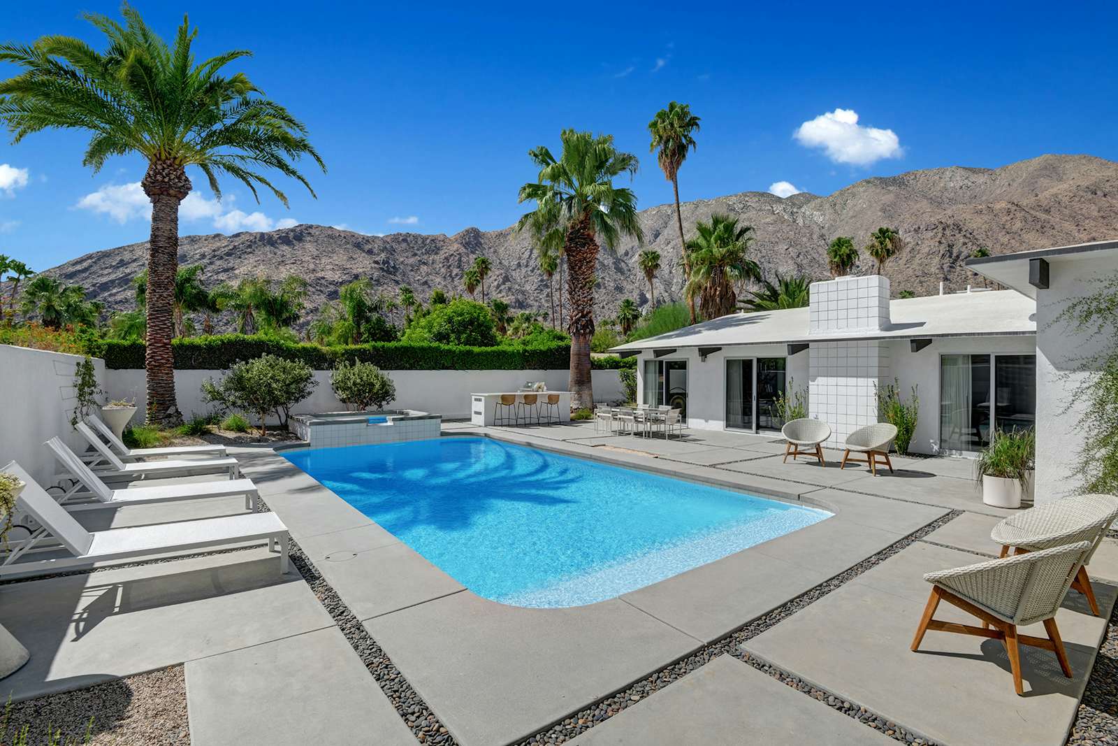 Photo 9 of 17 in A Palm Springs Alexander Home Sings After a Chic