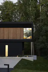 The second-story bedroom wing faces east, toward the warmth of the morning sun and away from neighbors. The graphite gray cladding on the exterior is by Richlite.
