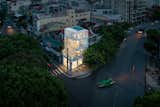 A Translucent Tower in Vietnam Invites Visitors in for a Cup of Coffee - Photo 4 of 23 - 