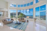  Photo 2 of 10 in A Romantic Hawaiian Residence Offers Panoramic Ocean and Mountain Views for $3.9M