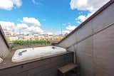 A Penthouse Loft With a Rooftop Jacuzzi Lists for $5.6M in London - Photo 9 of 10 - 