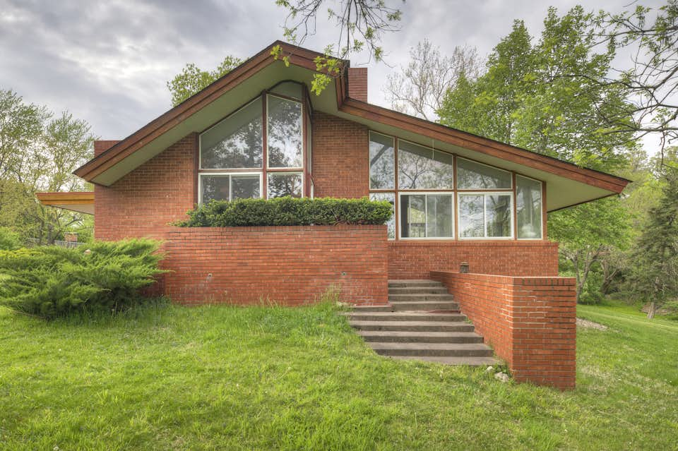 Photo 10 of 11 in A Frank Lloyd Wright Masterpiece in Iowa Is Now ...