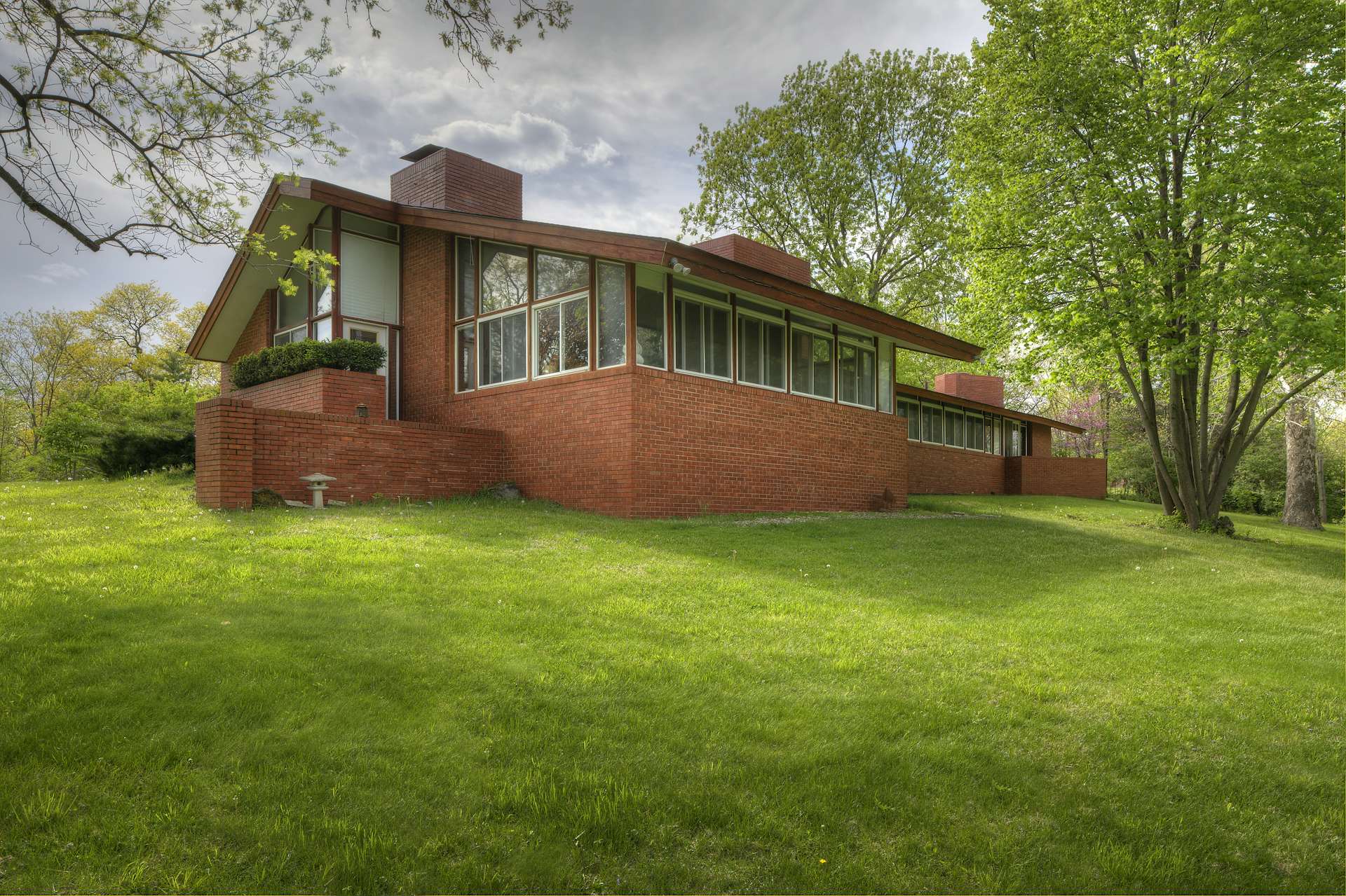 Photo 11 of 11 in A Frank Lloyd Wright Masterpiece in Iowa Is Now ...