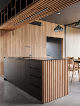 An Angled Expansion Gives a Bungalow in Melbourne an Open-Air Slant - Photo 5 of 14 - 