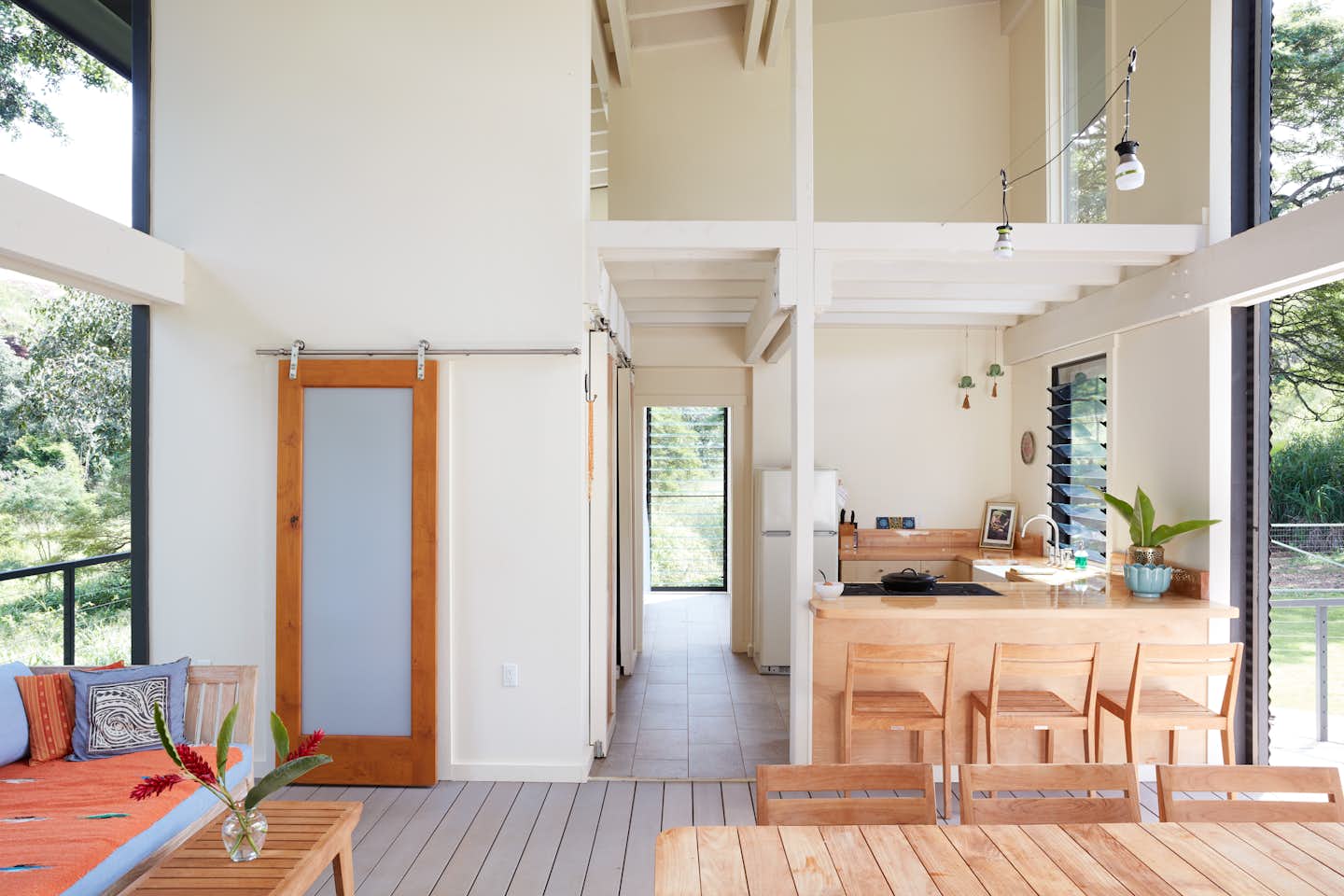 Photo 4 of 11 in Massive Sliding Doors Connect a Hawaii Home to Its