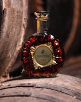The limited edition decanter by Atelier Thiery features 24-carat gold applied in the traditional square shape of gold leaf.