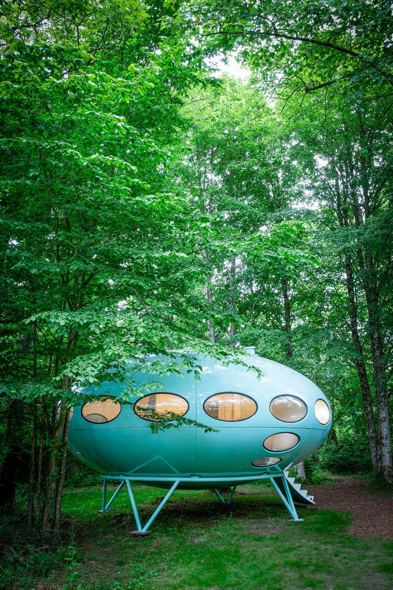 Photo 1 Of 8 In A Rare, Flying Saucer–Shaped Futuro Home Touches Down ...