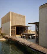 A Beach House Made of Timber, Clay, and Concrete Welcomes Sunbeams and Sea Breezes in Mexico - Photo 8 of 11 - 