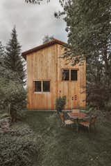 This Spruce Cabin in Switzerland Is Like a Grown-Up Tree House - Photo 11 of 14 - 