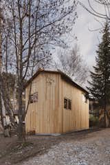 Exterior, Wood Siding Material, and Cabin Building Type  Photo 14 of 14 in This Spruce Cabin in Switzerland Is Like a Grown-Up Tree House