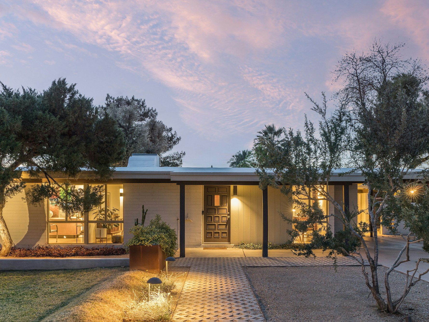 A Signature Midcentury Modern By Architect Ralph Haver Seeks 1 1m In Phoenix Dwell