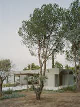  Photo 5 of 32 in A ’70s Seafront Home in Greece Breaks Free of Its Tunnel Vision