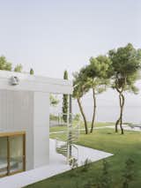 A ’70s Seafront Home in Greece Breaks Free of Its Tunnel Vision - Photo 27 of 32 - 