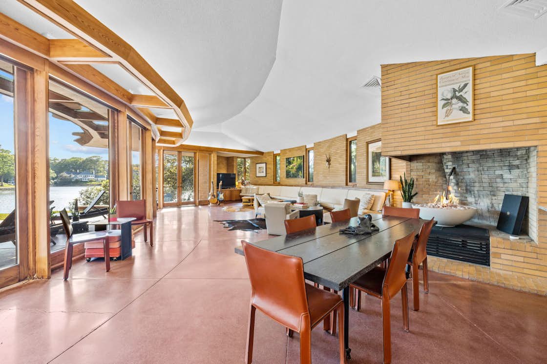 Photo 3 of 17 in One of Only Three Frank Lloyd Wright Homes in Virginia Is on the Market for 2