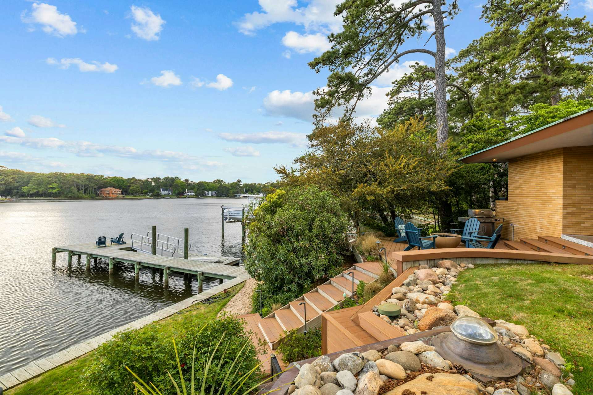 Photo 15 of 17 in One of Only Three Frank Lloyd Wright Homes in