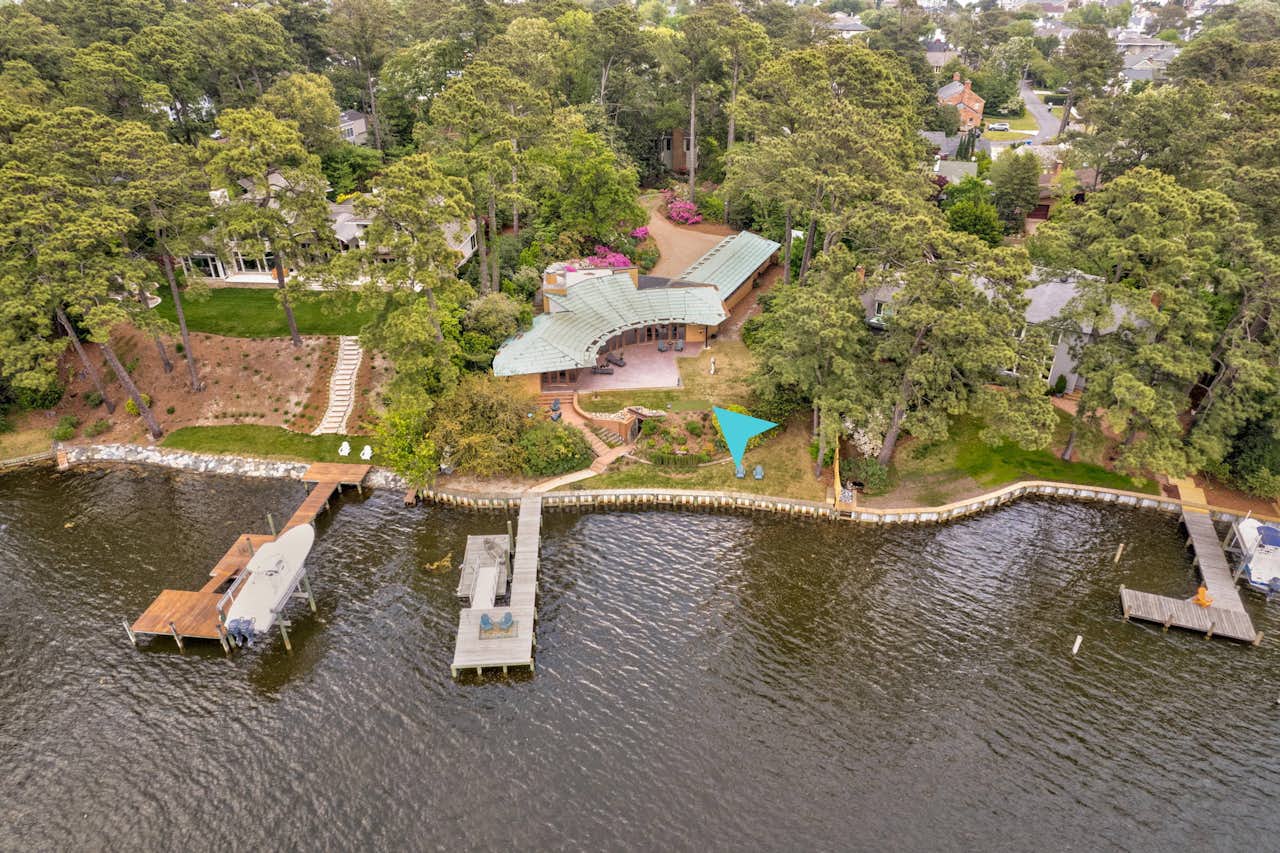 Photo 17 of 17 in One of Only Three Frank Lloyd Wright Homes in Virginia Is on the Market for 2