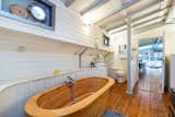 <span style="font-family: Theinhardt, -apple-system, BlinkMacSystemFont, &quot;Segoe UI&quot;, Roboto, Oxygen-Sans, Ubuntu, Cantarell, &quot;Helvetica Neue&quot;, sans-serif;">The 1,930-square-foot houseboat is seeking a new owner for £850,000 in London.</span>  Photo 9 of 9 in A Renovated Houseboat Named Barge Maria Seeks a New Owner for £850K in London