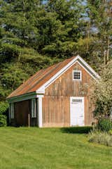 "The barn, with its standing-seam metal roof, offers further possibilities for a studio or guesthouse," states the listing.