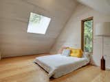 A bedside window lets you peer into the woods, with light pouring down from the square skylight above.&nbsp;