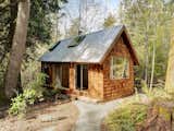 The smaller cabin lies just down the path from the main one, and is just as immersed in nature.&nbsp;
