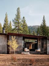A Central Courtyard at This Sierra Nevada Retreat Evokes the Feel of a Campsite - Photo 14 of 18 - 
