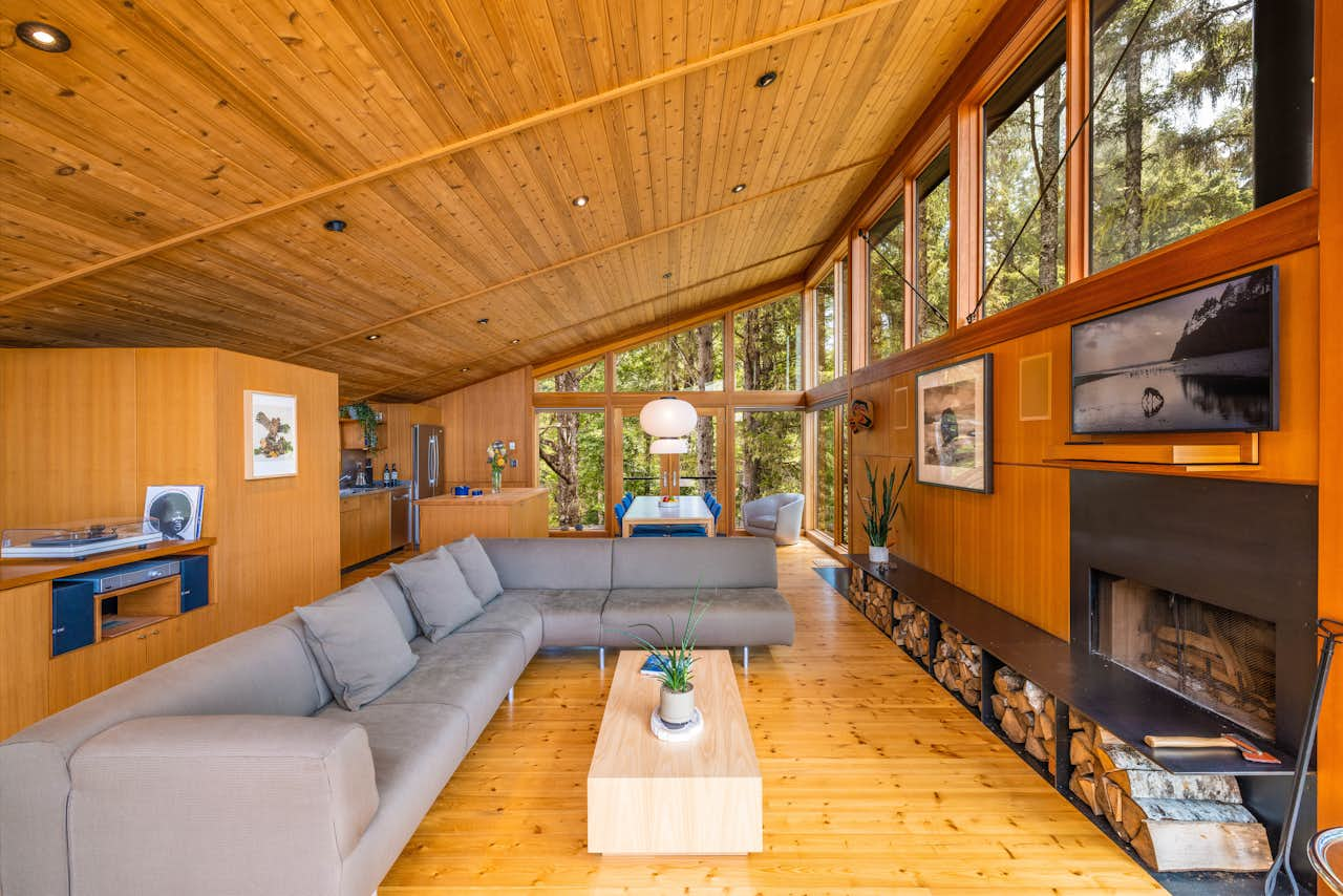 An Award-Winning Oregon Cabin Awash in Cozy, Coastal Vibes Seeks $1.77M ...