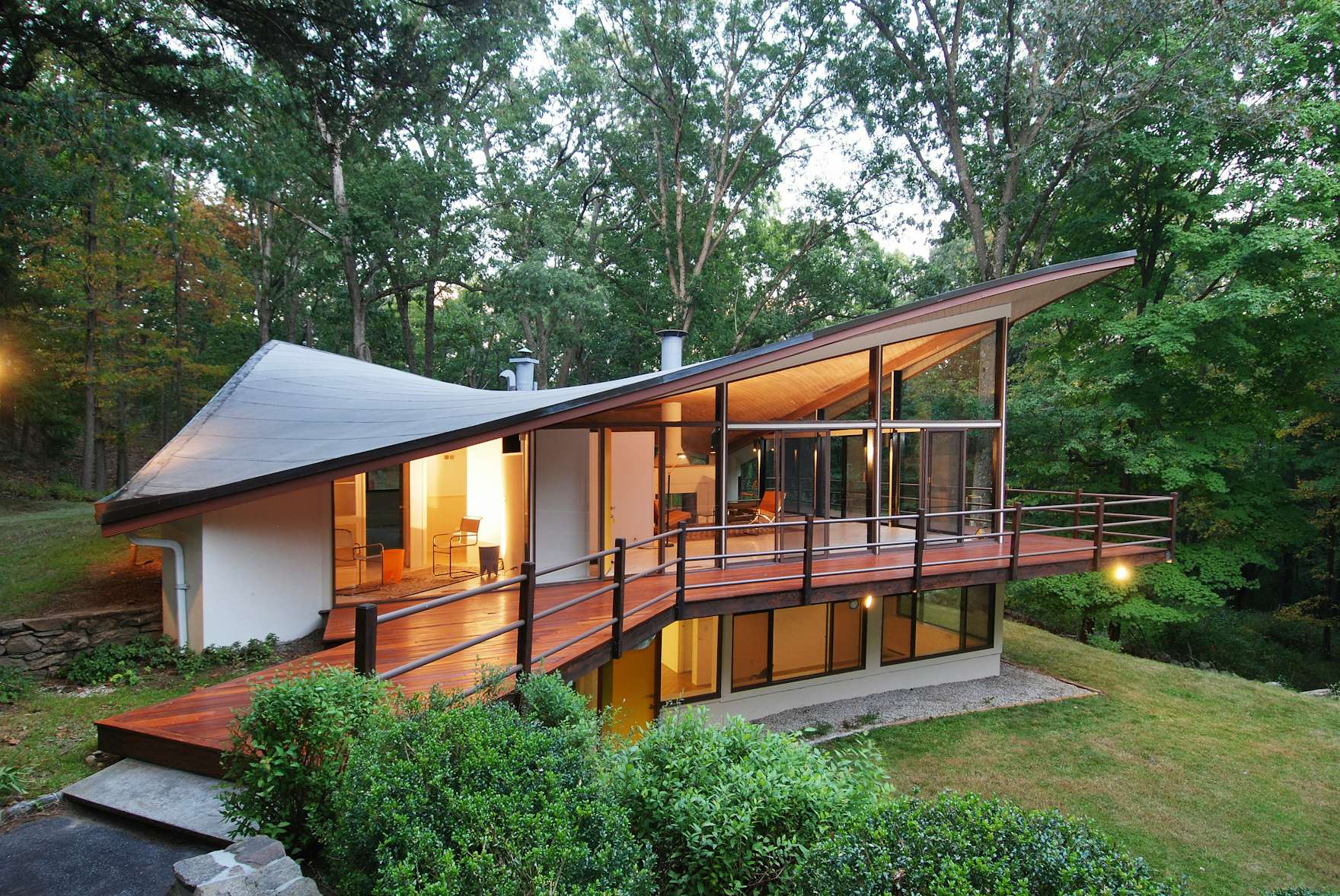 A Midcentury Gem With a Jaw-Dropping Roof Hits the Market in ...