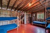 The property can comfortably accommodate large groups, thanks to its multiple sets of bunkbeds and sleeping areas.