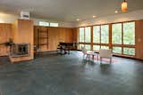 A “Floating” Midcentury Time Capsule Lists for $750K in Minnesota - Photo 4 of 10 - 